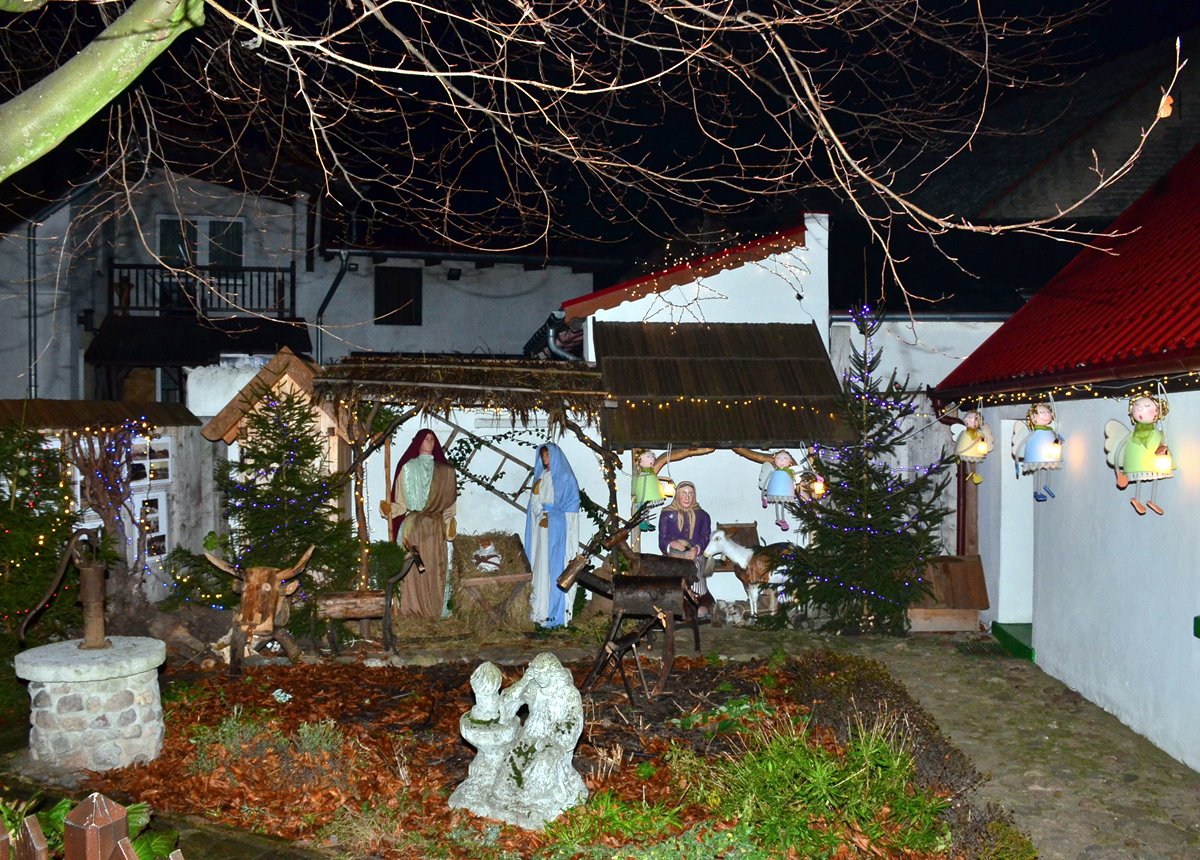 http://bukowiec-gorny.pl/fotoreportaze/szopka-przed-izb-regionaln.html-11