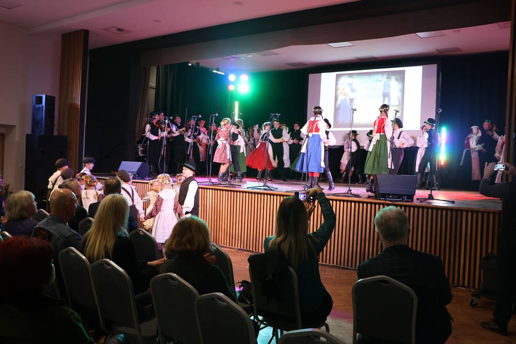 Nastrojeni na tradycje fotogaleria 2-12