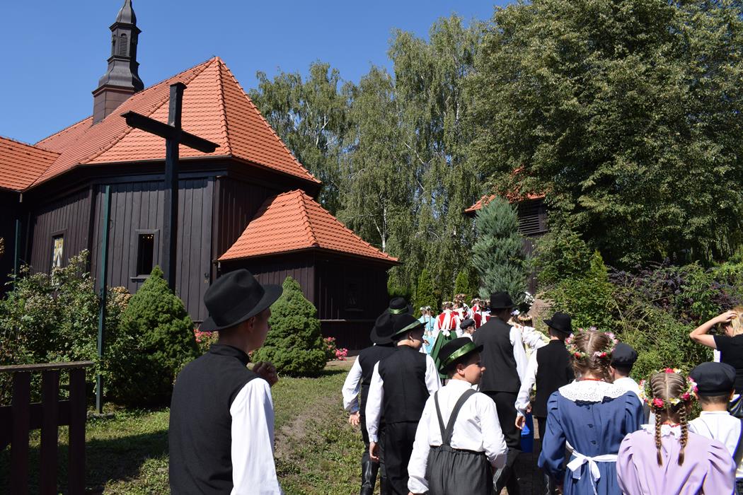 Zespół Nowe Lotko na Spotkaniach z Folklorem w Chludowie-7
